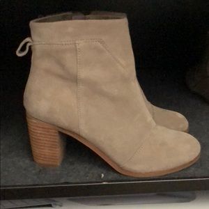 Toms suede boots